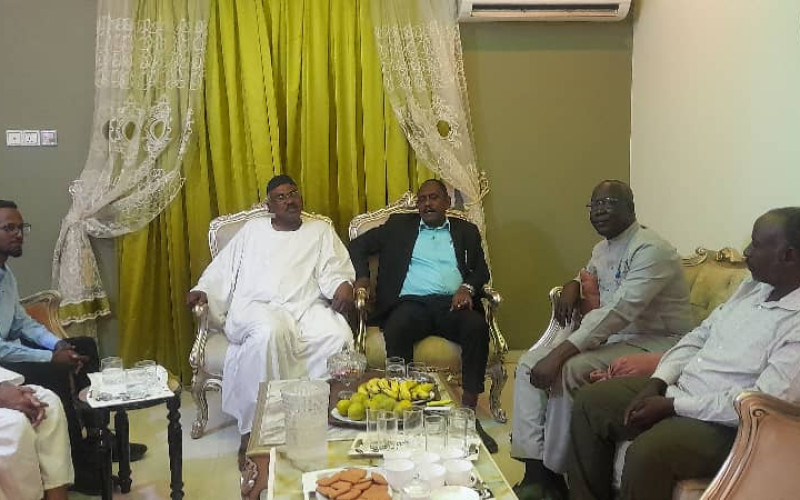 زيارة القيادي المجتمعي أ.الصادق النصيبة بمنزله العامر