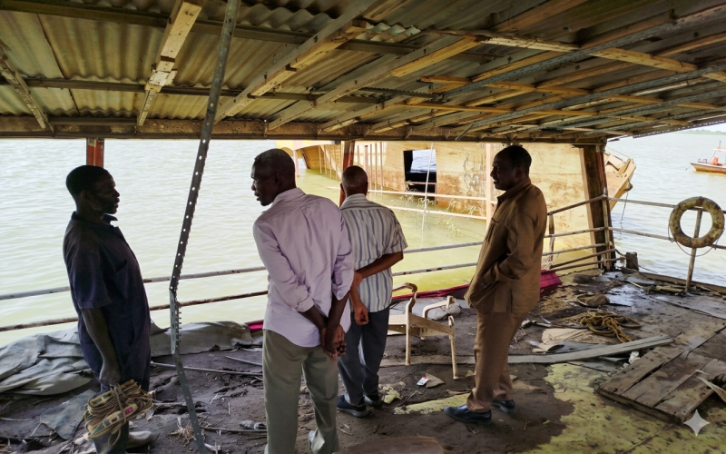 تفقد مواعين الشركة الغارقة بالخرطوم 